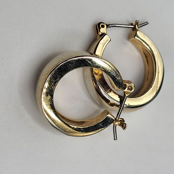 Gorgeous Surgical Steel Gold Tone Hoop Earrings 0.75in - Picture 2 of 6